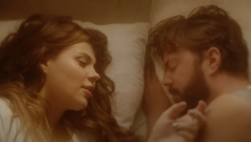KAZKA показала свого нареченого у затишному відео на пісню "Солодкі"